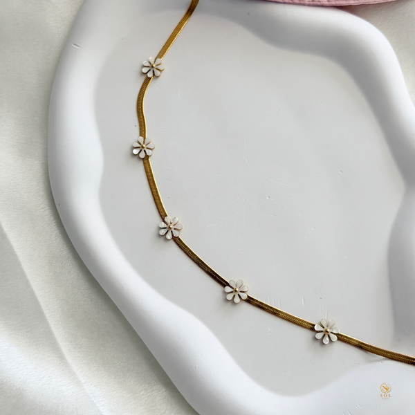 Daisy Neck Chain